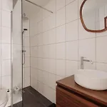 Adam's Museum House מלון